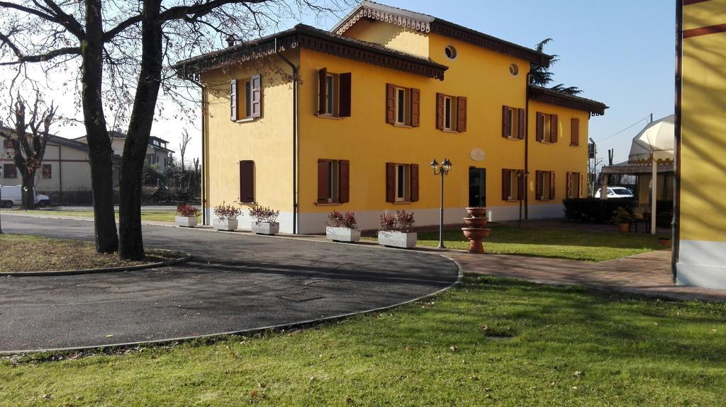 Corte Degli Estensi Formigine Exteriör bild
