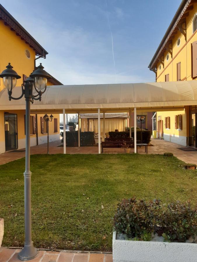 Corte Degli Estensi Formigine Exteriör bild